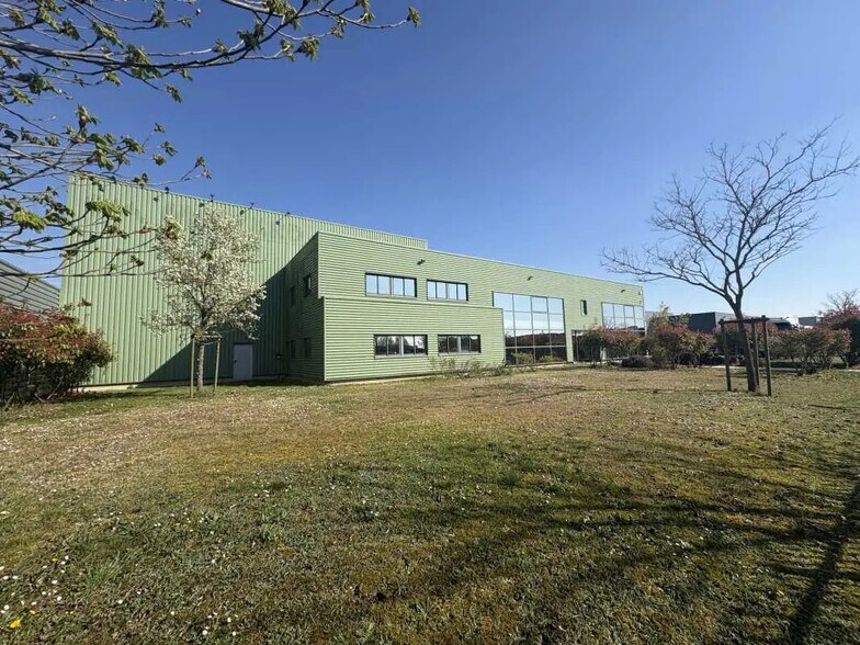 Flex in Olivet for lease - Building Photo - Image 1 of 17