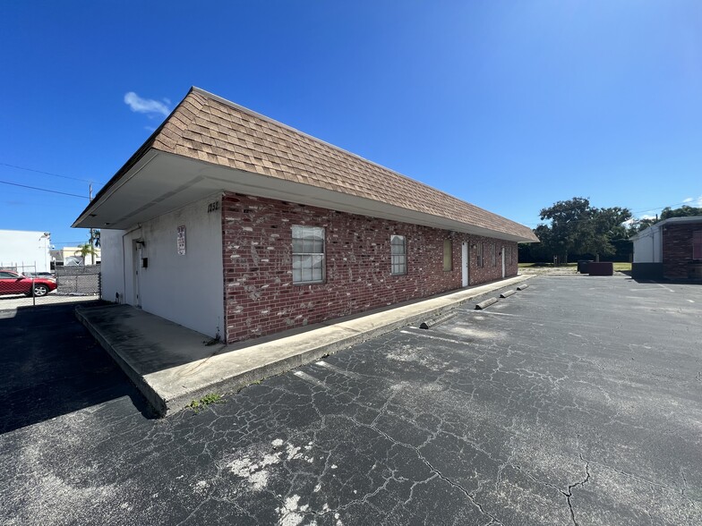 1254 Okeechobee Rd, West Palm Beach, FL for lease - Building Photo - Image 2 of 4