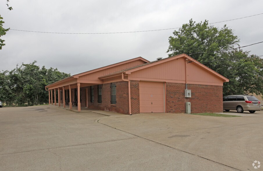 1032 Sandy Ln, Fort Worth, TX for lease - Primary Photo - Image 1 of 3