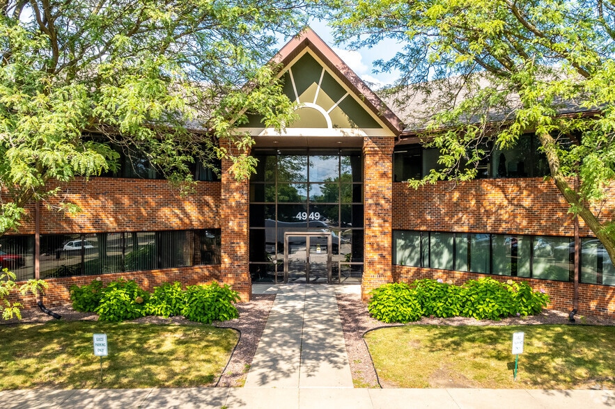 4949 Pleasant St, West Des Moines, IA for lease - Building Photo - Image 3 of 4