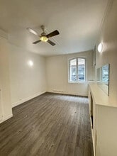 Office/Retail in Paris for lease Interior Photo- Image 1 of 4