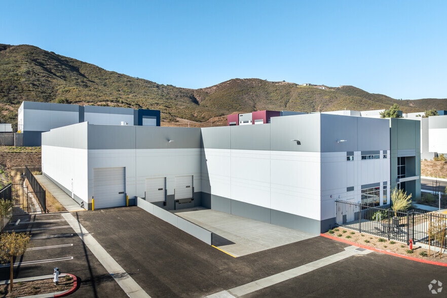 42661 Avenida Alvarado, Temecula, CA for lease - Building Photo - Image 3 of 5