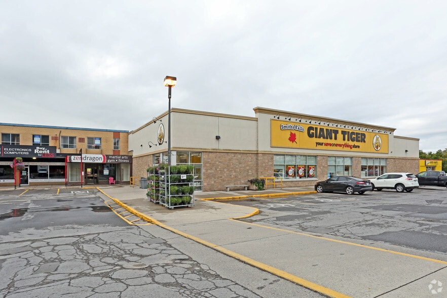 18-49 Chambers St, Smiths Falls, ON for lease - Building Photo - Image 3 of 9