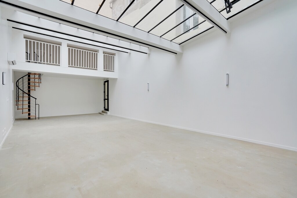 5 Rue Ferdinand Gambon, Paris, PAR 75020 - Unit 1 - - Interior Photo - Image 1 of 10