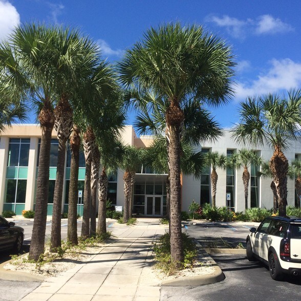 1250 Pine Ridge Rd, Naples, FL 34108