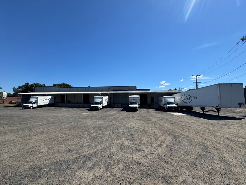 350 N Cherry Street Ext, Wallingford, CT for lease - Building Photo - Image 3 of 8