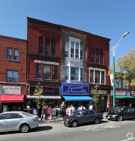 380 Spadina Av, Toronto, ON for sale - Building Photo - Image 2 of 2