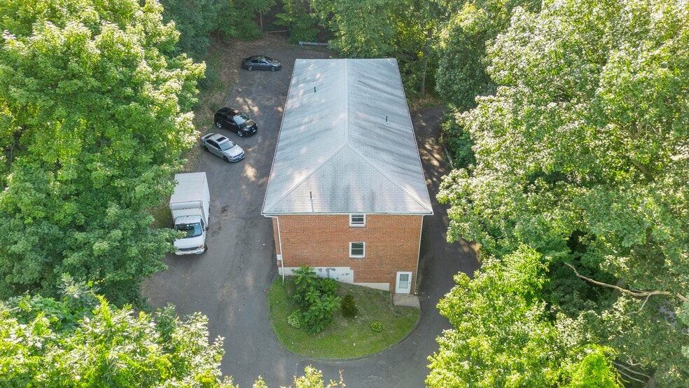 451 Divinity St, Bristol, CT for sale - Building Photo - Image 3 of 15