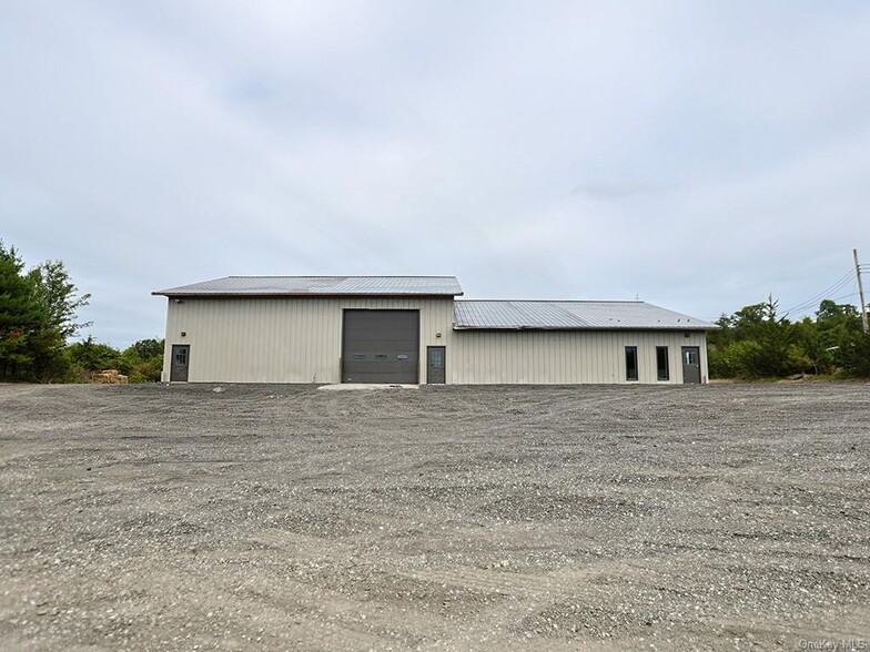 10 Industrial Dr, Florida, NY for lease - Primary Photo - Image 1 of 30