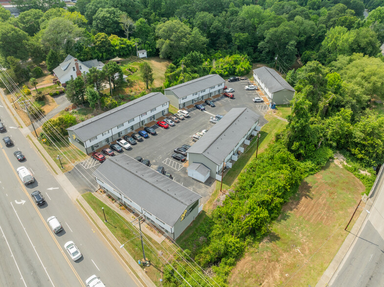 300 E Charlotte Ave, Mount Holly, NC for sale - Building Photo - Image 1 of 1