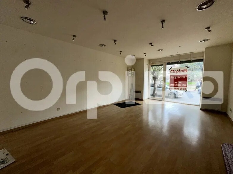 Retail in Montluçon for lease - Interior Photo - Image 2 of 3