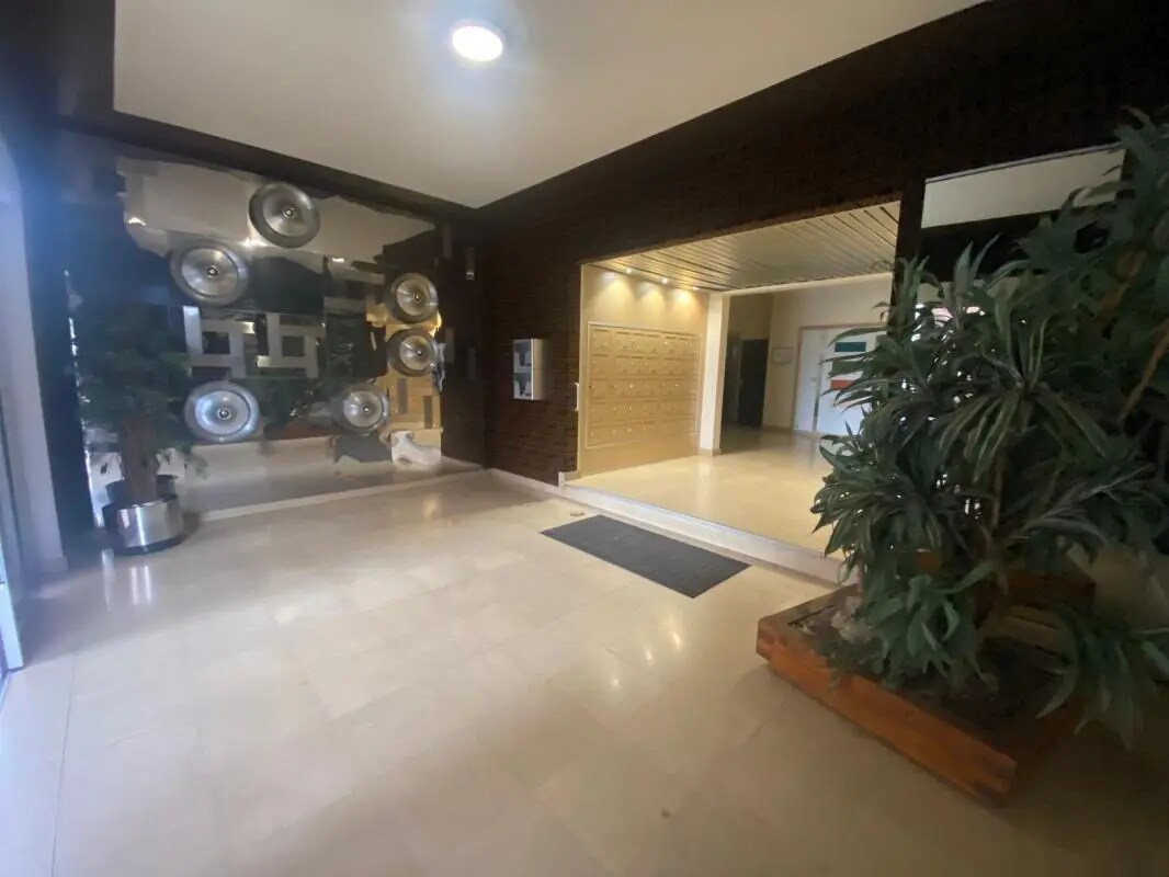 Office in Saint-Étienne for lease Lobby- Image 1 of 7