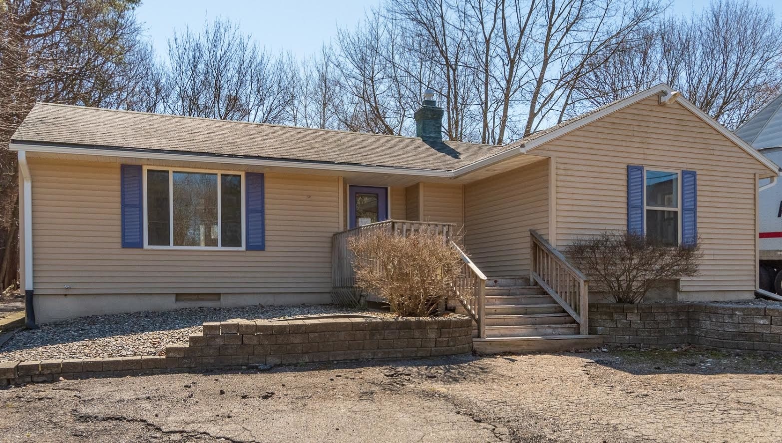 6305 Stadium Dr, Kalamazoo, MI 49009