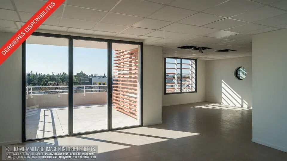 Office in Avignon for sale Interior Photo- Image 1 of 13