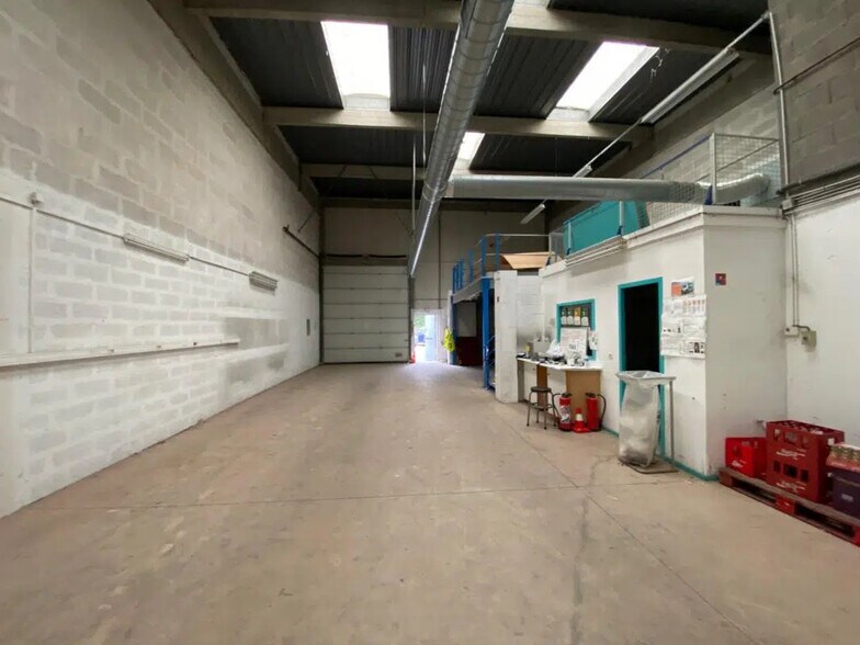 Office in Lyon for lease - Interior Photo - Image 3 of 7