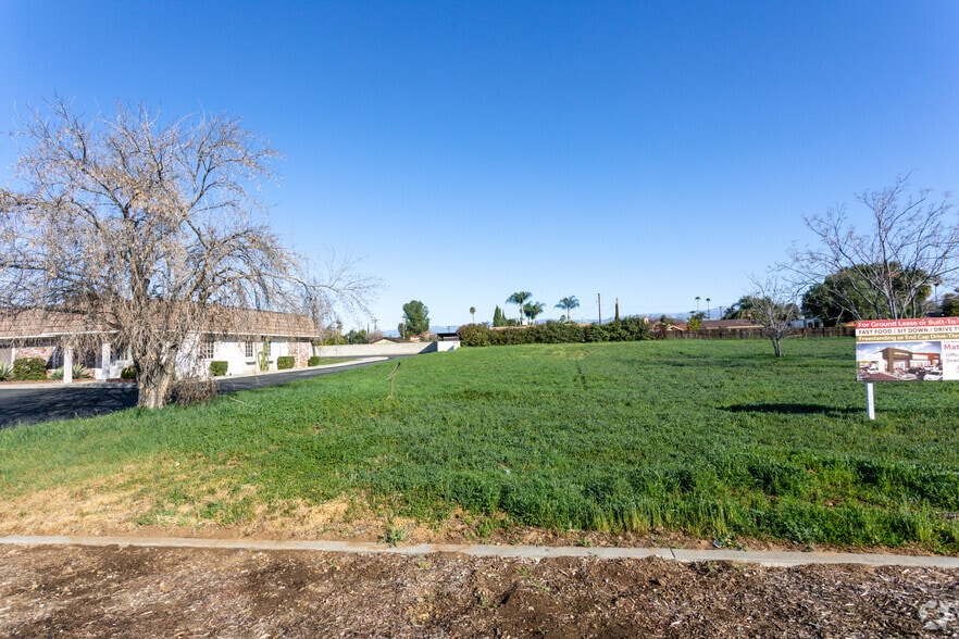 22200 Barton Rd, Grand Terrace, CA for sale - Building Photo - Image 2 of 5