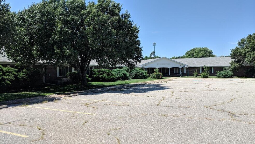 619 S US Highway 77, Douglass, KS for sale - Primary Photo - Image 1 of 1