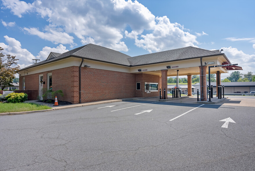 250 S Stuart Ave, Elkton, VA for lease - Building Photo - Image 3 of 5