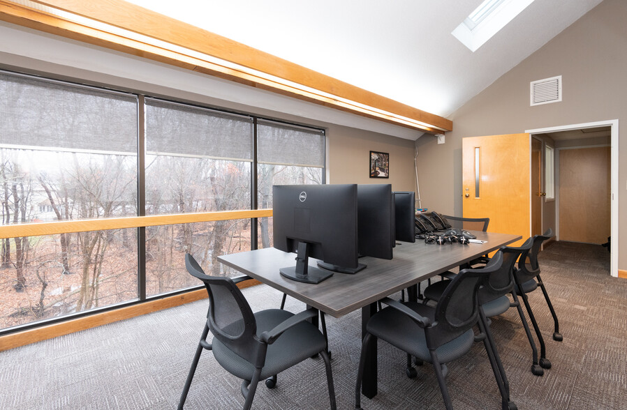 7 Kimball Ln, Lynnfield, MA for lease - Interior Photo - Image 3 of 14