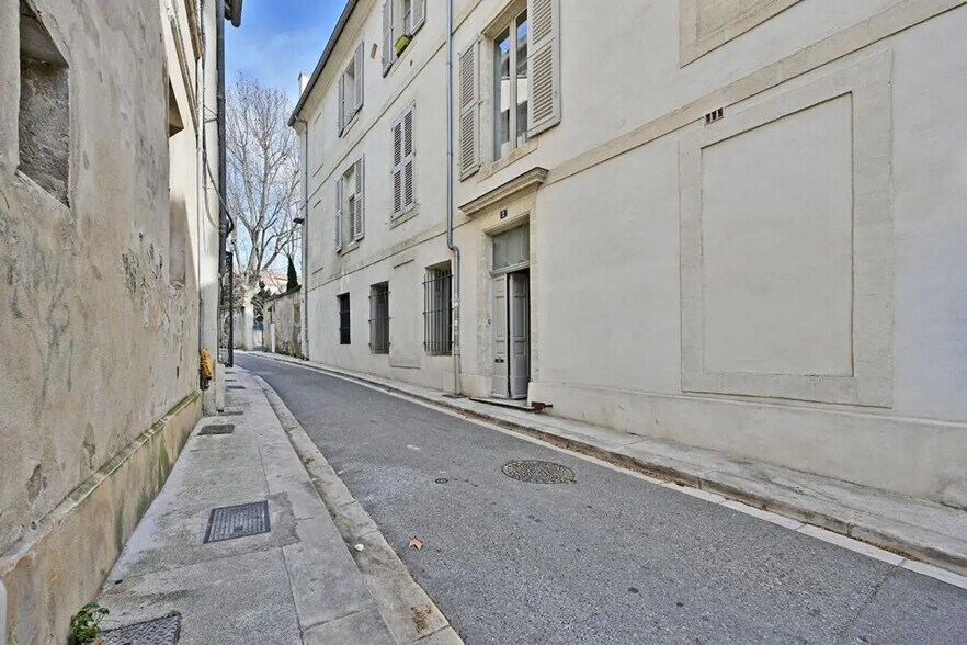 Flex in Avignon for sale - Building Photo - Image 1 of 6