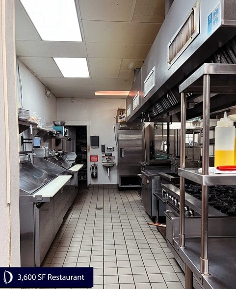 921 White Plains Rd, Trumbull, CT for lease - Interior Photo - Image 3 of 26