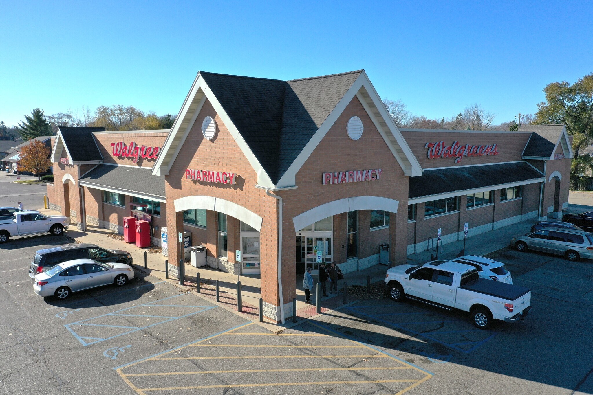 Walgreens Portfolio portfolio of 3 properties for sale on LoopNet.com Primary Photo- Image 1 of 4