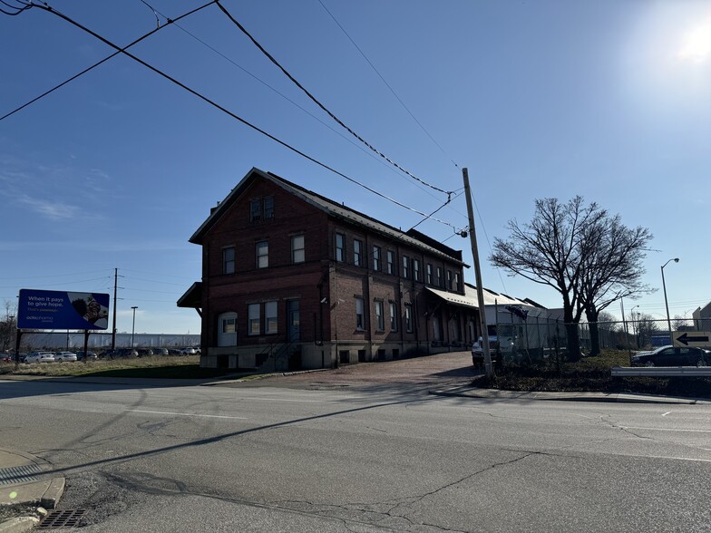 1302 Sassafras st, Erie, PA for sale - Primary Photo - Image 1 of 3