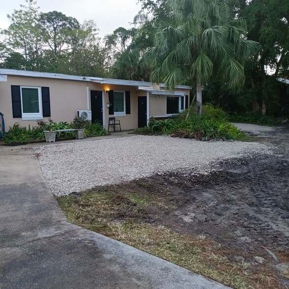 2646 58th Ct, Vero Beach, FL for sale - Primary Photo - Image 1 of 12