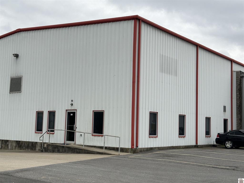 3860 Industrial Dr, Paducah, KY for lease Building Photo- Image 1 of 1