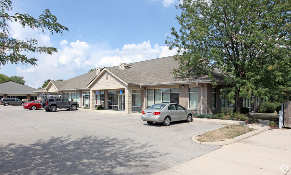 3712-3718 Ridge Mill Dr, Hilliard, OH for lease - Building Photo - Image 3 of 4