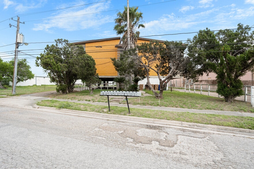 10518 Heizer Dr, Corpus Christi, TX for sale - Building Photo - Image 3 of 50