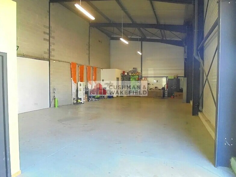 Flex in Bellegarde for lease - Interior Photo - Image 3 of 3