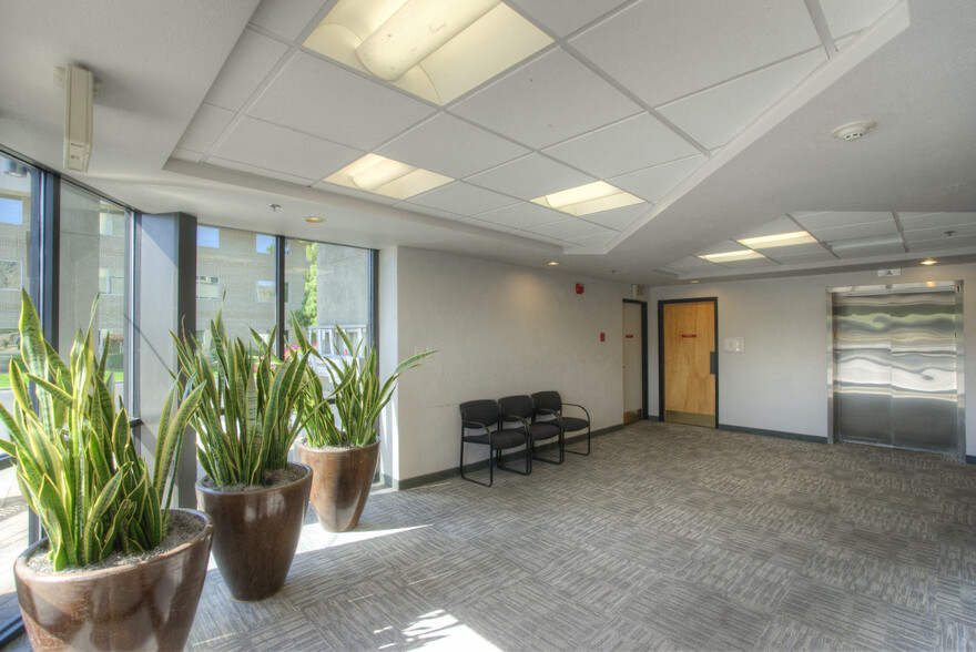 9327 N 3rd St, Phoenix, AZ for lease - Building Photo - Image 3 of 9