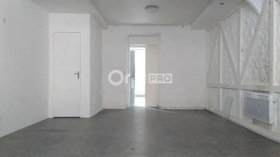 Retail in Pau for lease - Interior Photo - Image 1 of 4