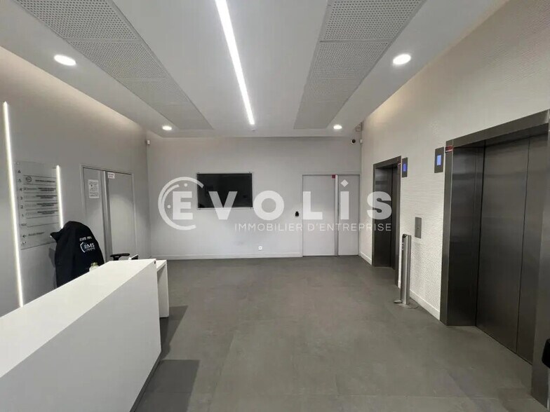 1 Place Des Marseillais, Charenton-le-Pont for lease - Building Photo - Image 2 of 27