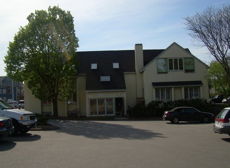 1125-1131 Main St, Willimantic, CT for sale - Primary Photo - Image 1 of 1