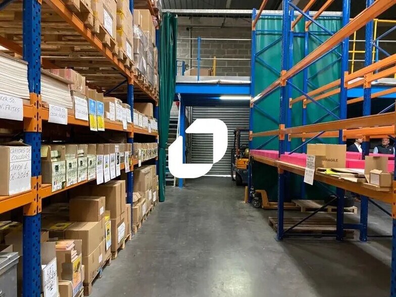 Flex in Méry-sur-Oise for lease - Interior Photo - Image 2 of 11