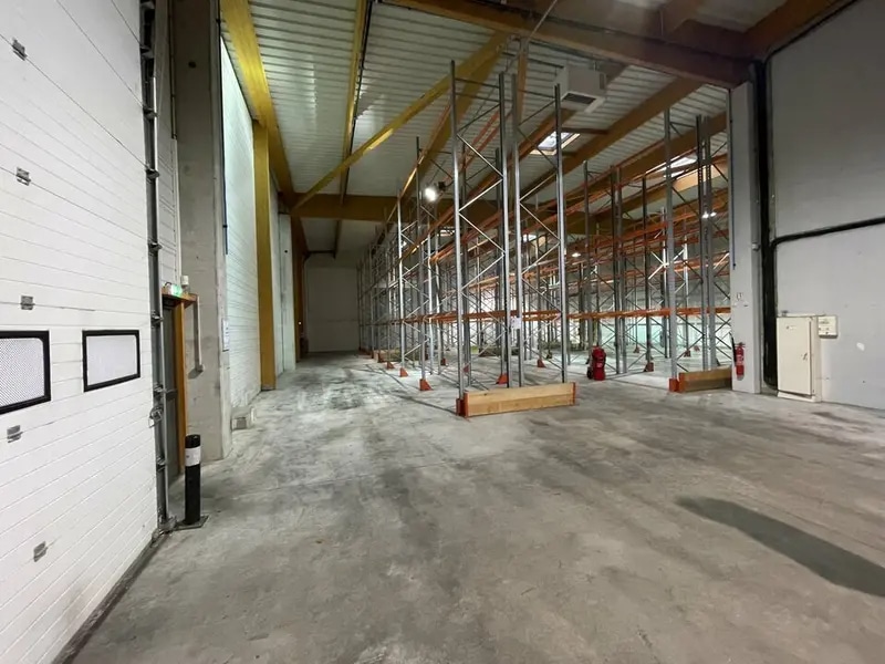 Industrial in Gonesse for lease Interior Photo- Image 1 of 5