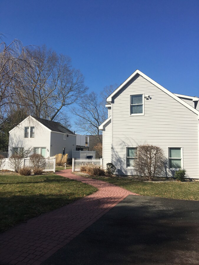 13 Oswegatchie Rd, Waterford, CT 06385