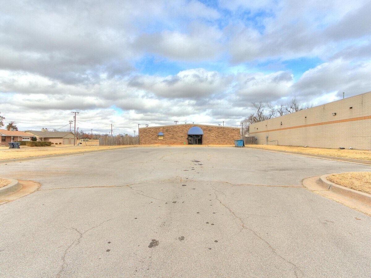 7113 NW 36th St, Bethany, OK 73008