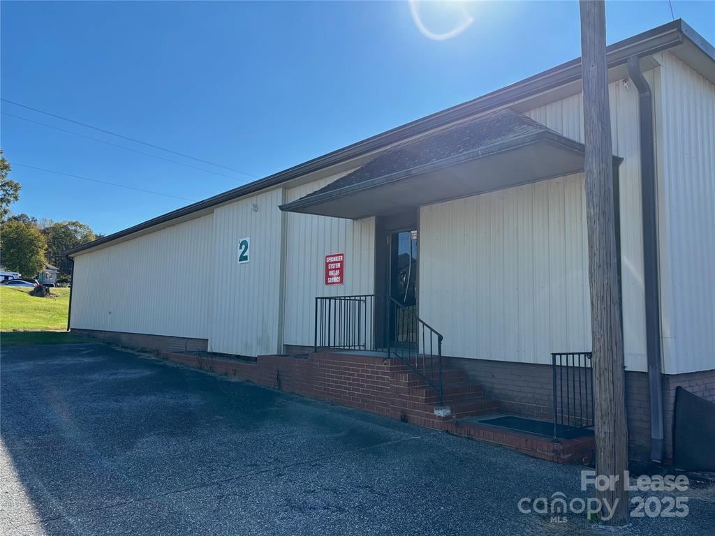 618 N Carolina Ave, Maiden, NC for lease Interior Photo- Image 1 of 18