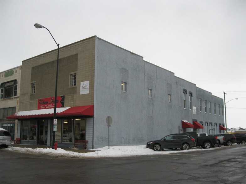 128 N 2nd Ave E, Newton, IA for sale - Other - Image 1 of 1