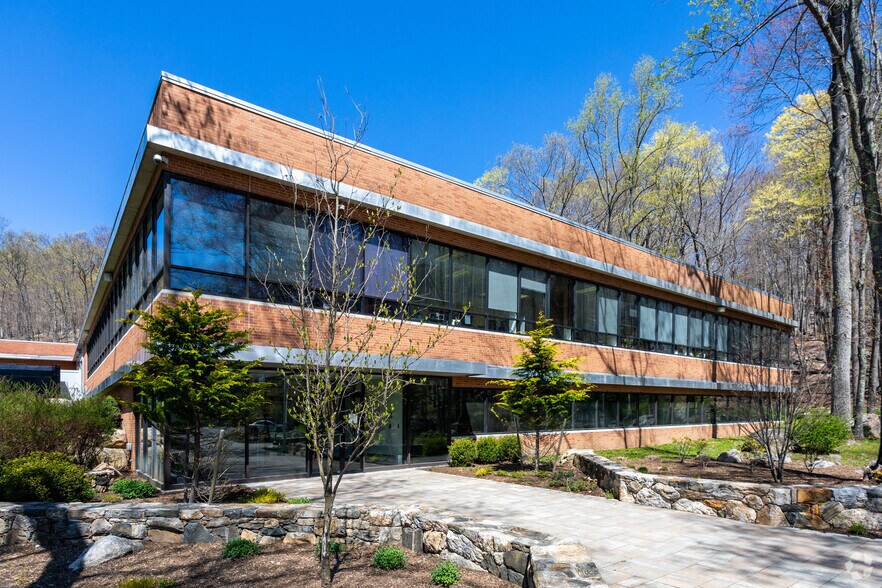 28 Kaysal Ct, Armonk, NY for sale - Building Photo - Image 1 of 1