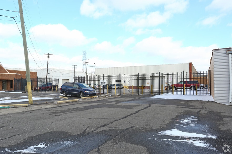 6650 Chase Rd, Dearborn, MI for sale - Building Photo - Image 3 of 12