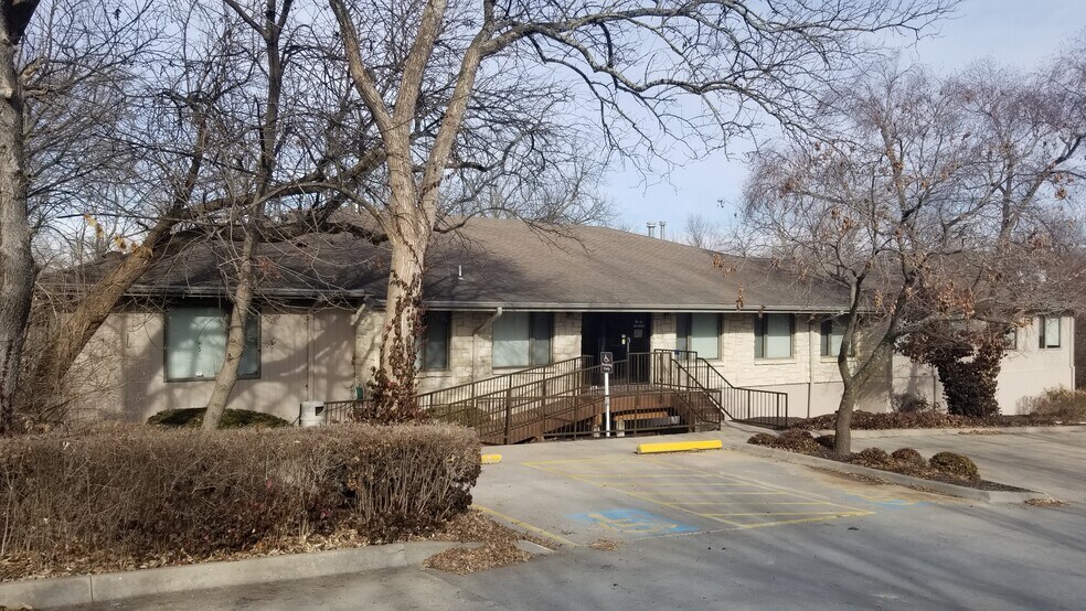 3630 SW Burlingame Rd, Topeka, KS for sale - Building Photo - Image 1 of 1