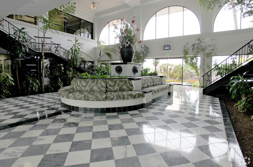 575 E Locust Ave, Fresno, CA for sale - Lobby - Image 3 of 6