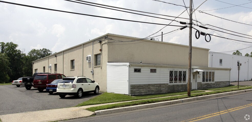 136 Harding Ave, Bellmawr, NJ for sale - Primary Photo - Image 1 of 4