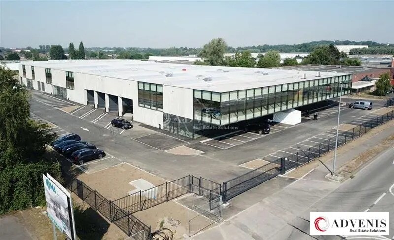 Industrial in Neuville-en-Ferrain for lease - Building Photo - Image 1 of 5