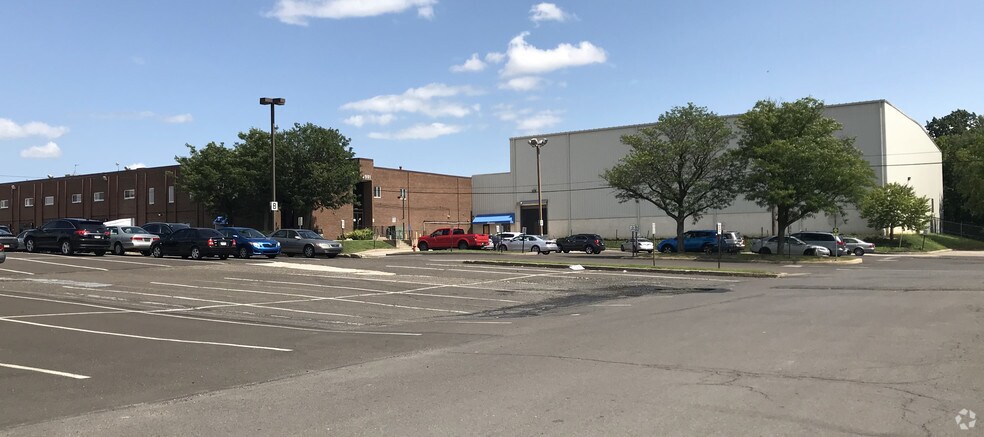 2951 Grant Ave, Philadelphia, PA for lease - Primary Photo - Image 1 of 4