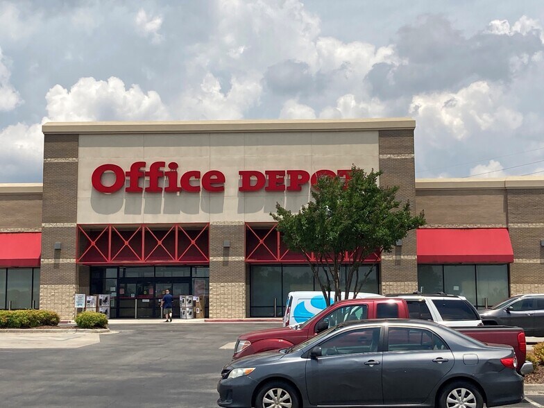 5850 University Dr NW, Huntsville, AL for lease - Building Photo - Image 3 of 8